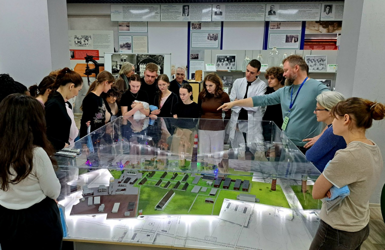 Будущие фармацевты и провизоры познакомились с Армавирской биофабрикой